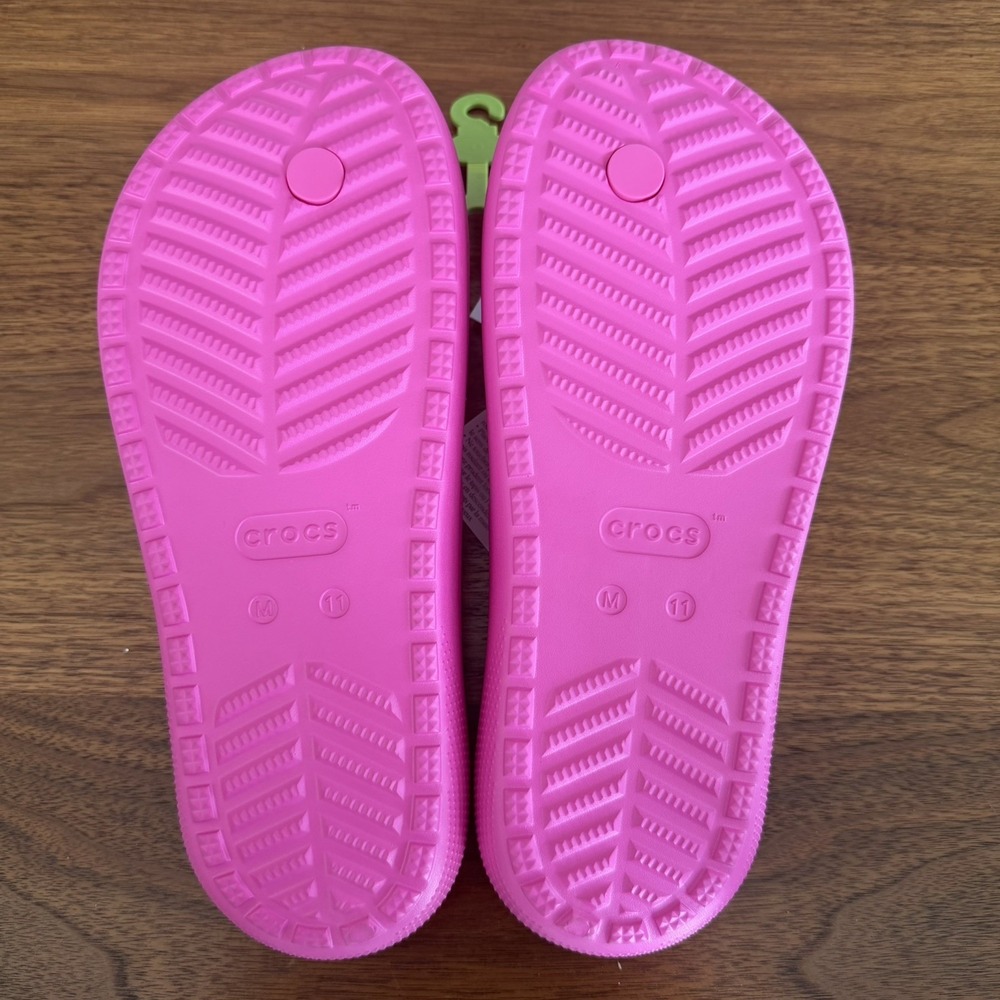 Bright Fushia Pink Crocs Classic Flip Flops Iconic Comfort W 13 / M 11 NWT - Picture 5 of 5